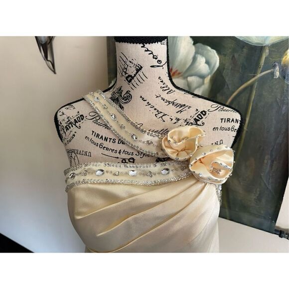 Stunning light yellow strapless gown , lace up back silk feel retails over $300 - Picture 3 of 14